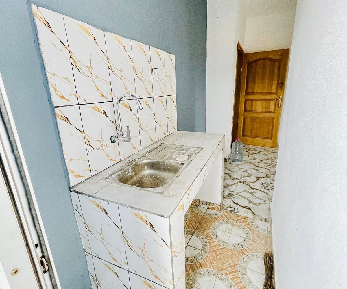 Studio moderne à louer près du carrefour Biyem Assi