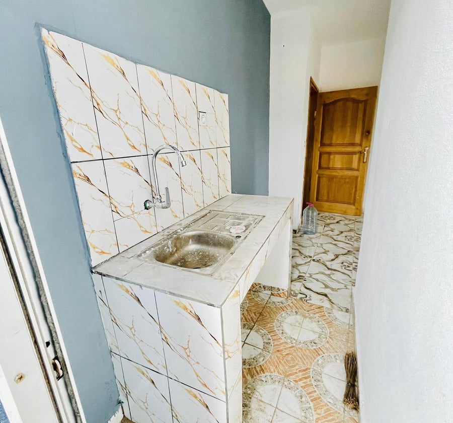 Studio moderne à louer près du carrefour Biyem Assi