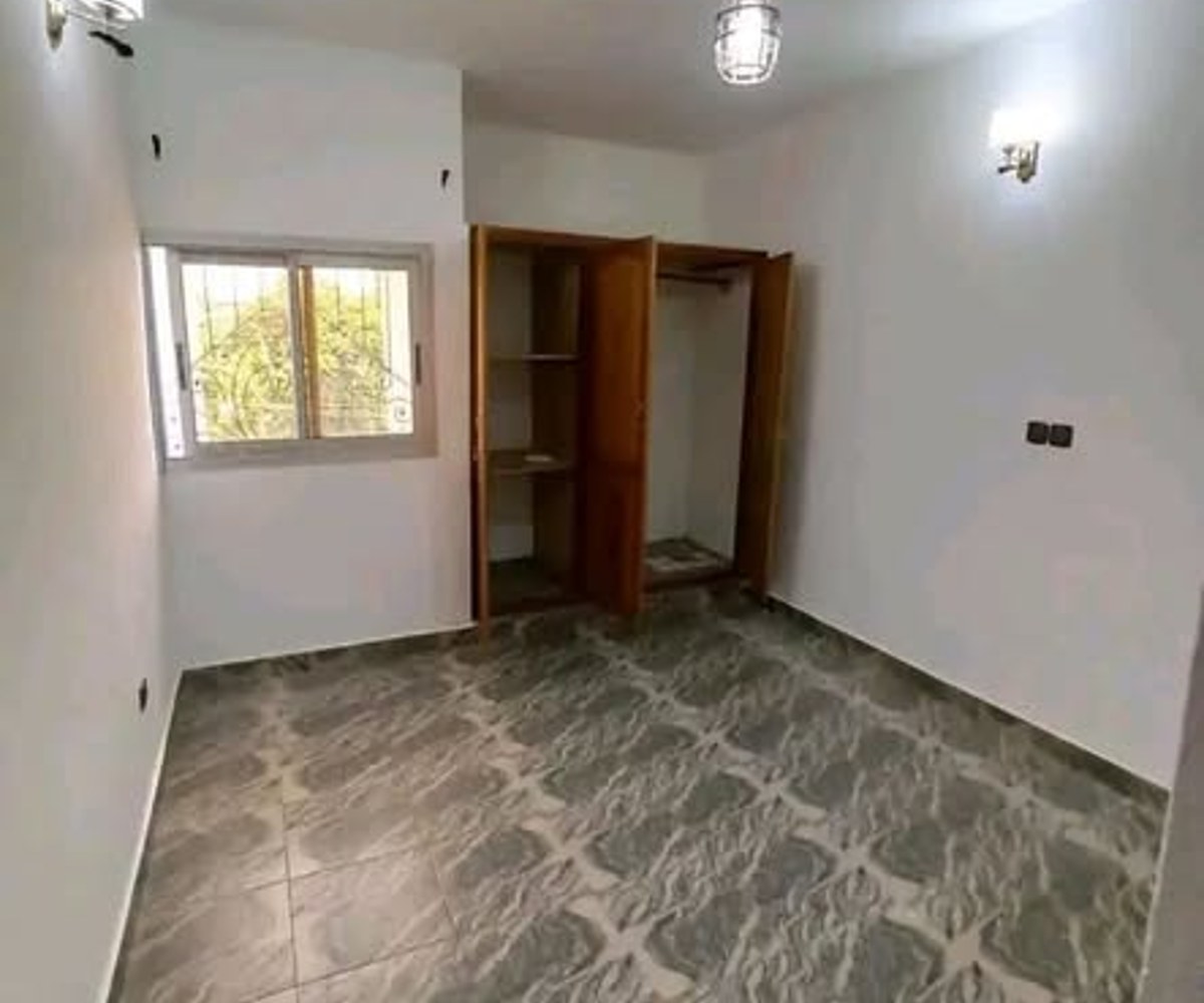 Appartement 2 chambres à louer à Nkolfoulou