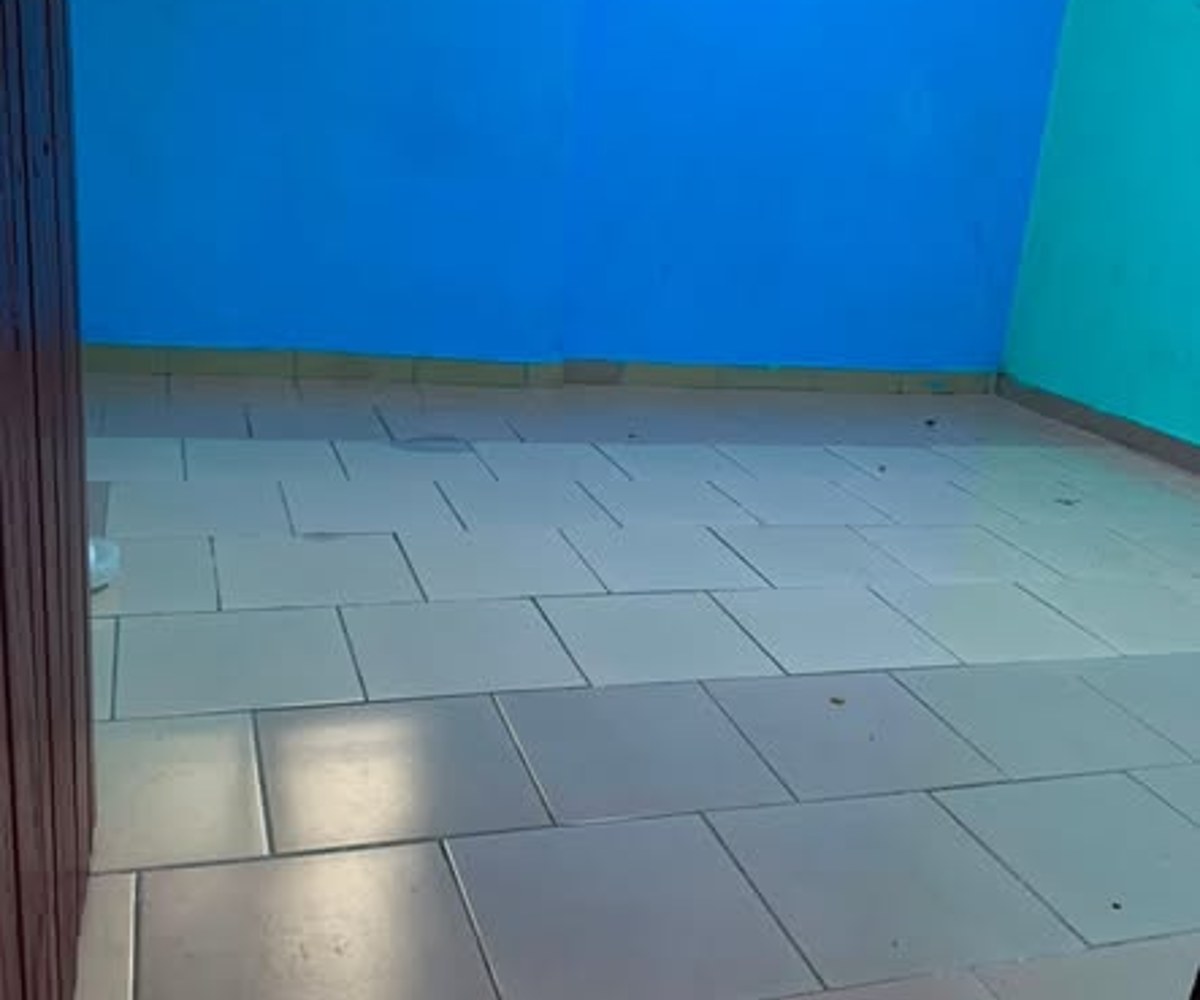 Studio simple à Ndogpassi I, carrefour chefferie