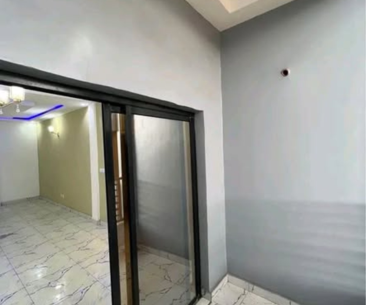 Appartement 2 chambres à louer à Efoulan