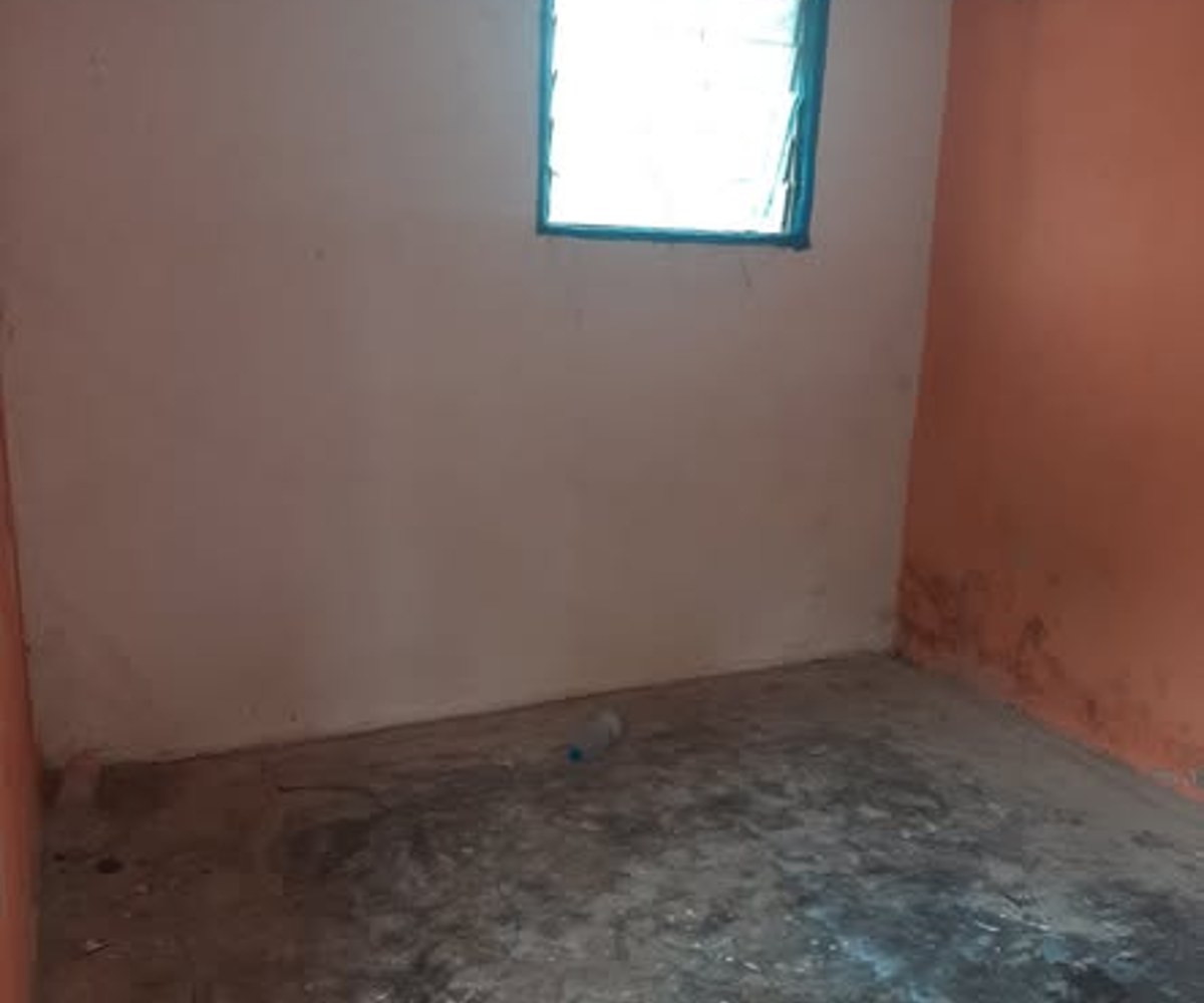 Chambre simple à louer à PK 10, Douala