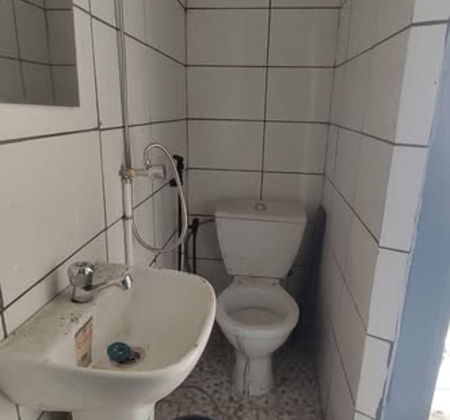 Chambre moderne pour bureau - Bessengue, Douala