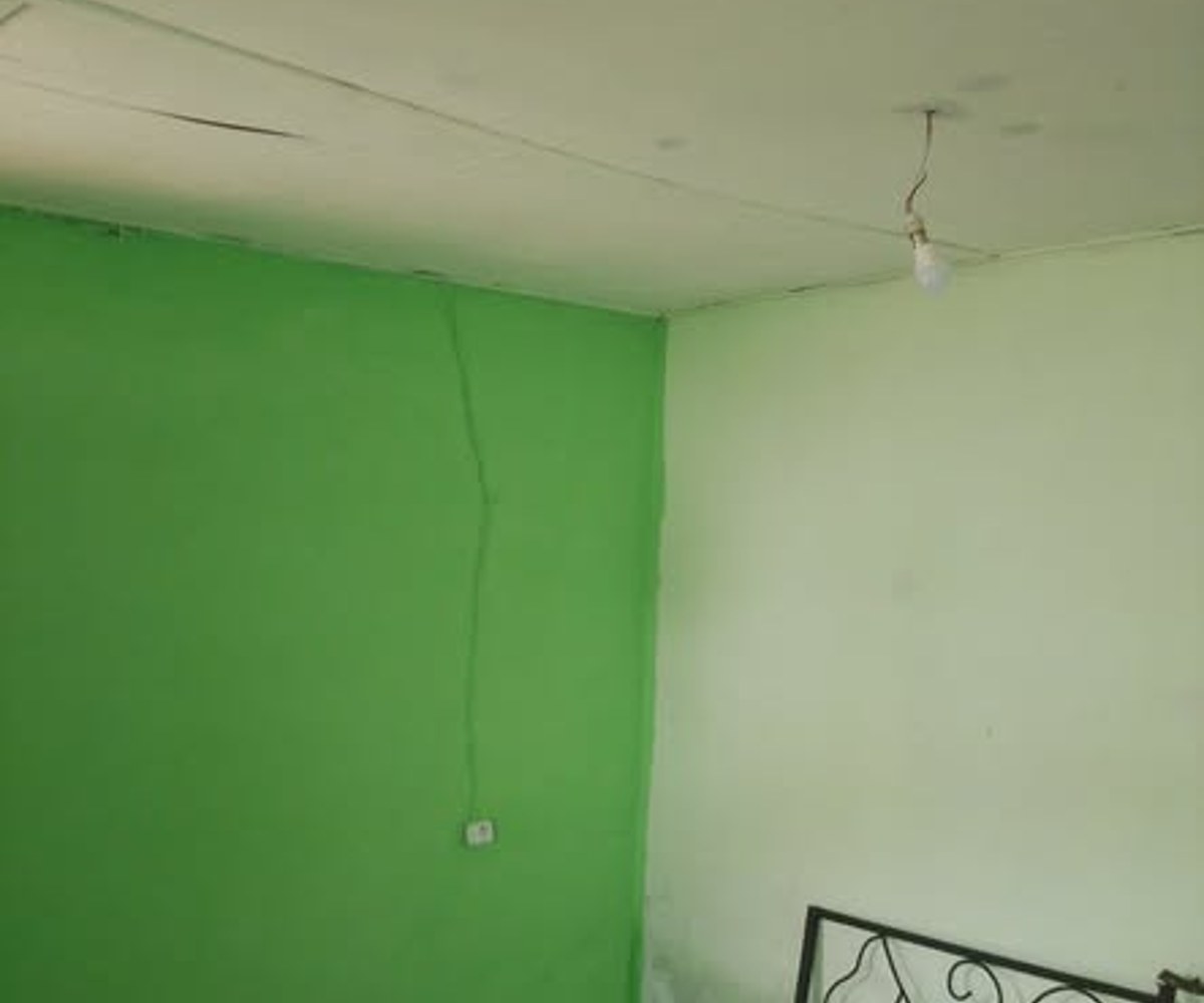 Grande chambre simple à louer - PK 8 Marché
