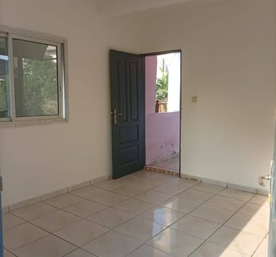 Studio moderne à louer – Logpom Camara-Laye