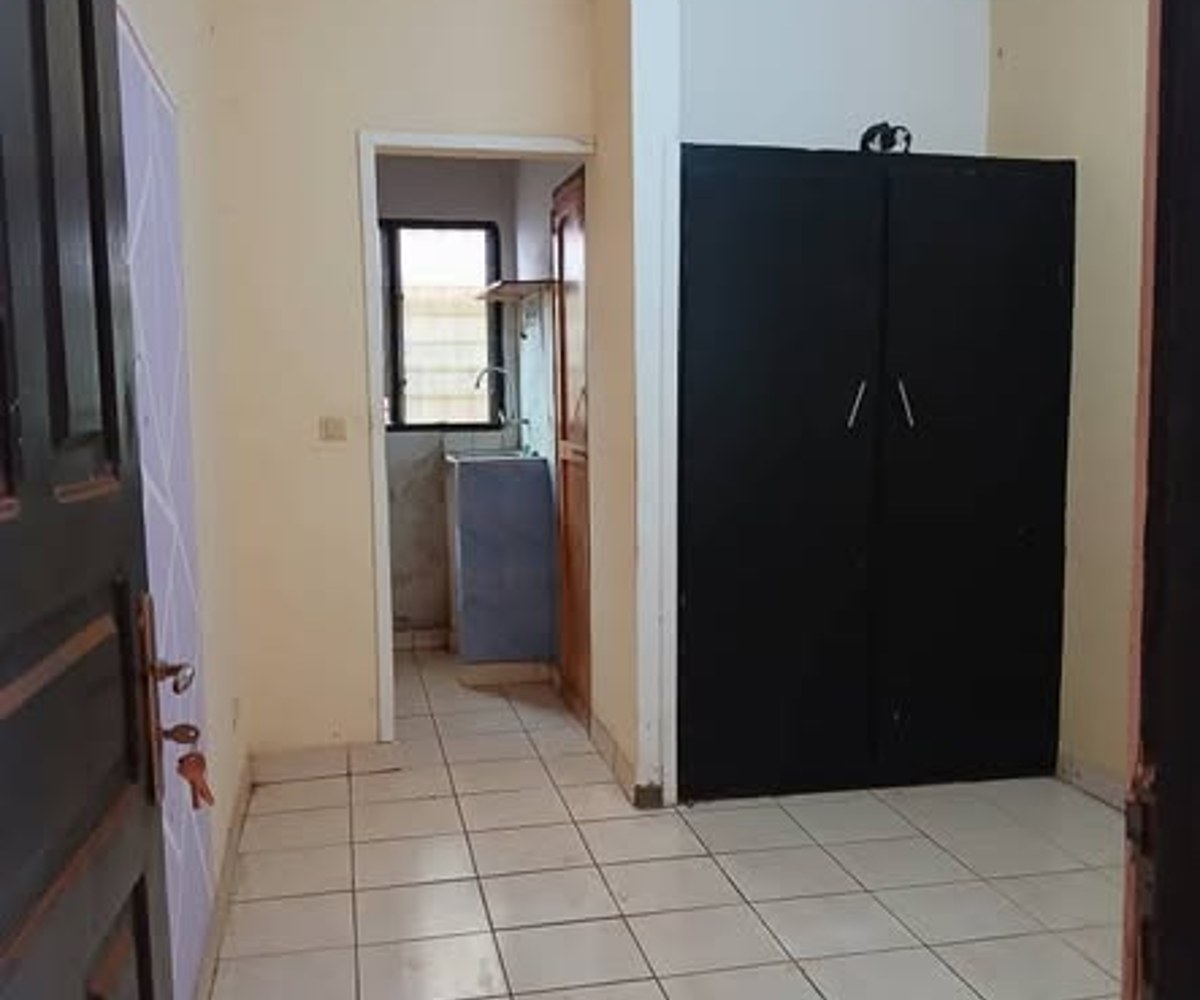 Chambres modernes à louer à Soa - 20 000 FCFA/mois