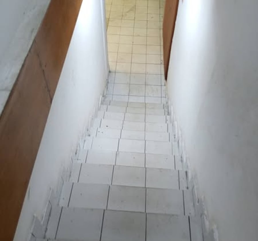 Vaste magasin à louer à Bonapriso