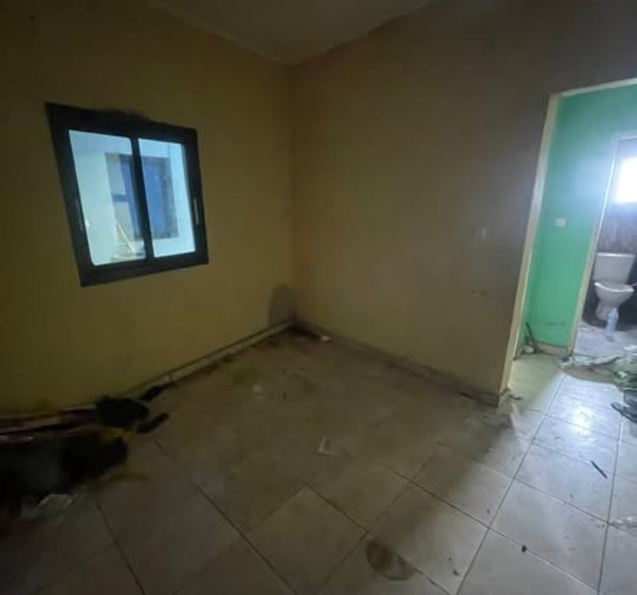 Studio moderne 4 pièces à louer à Ari Village, Douala