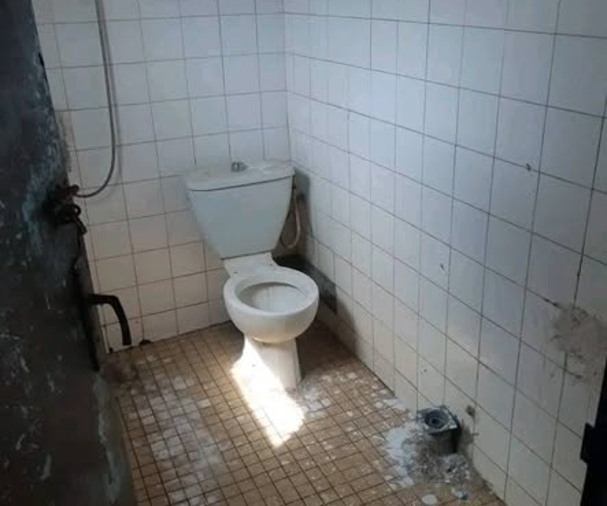 Grande chambre avec douche à louer à Douala PK8
