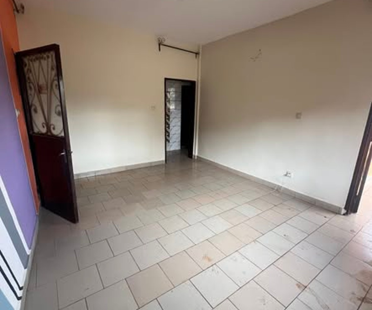Appartement à louer à Mendong carrefour banane