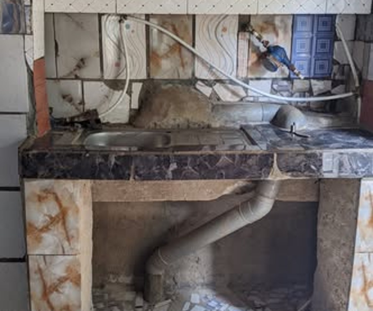 Vaste chambre semi-moderne à louer à Obobogo