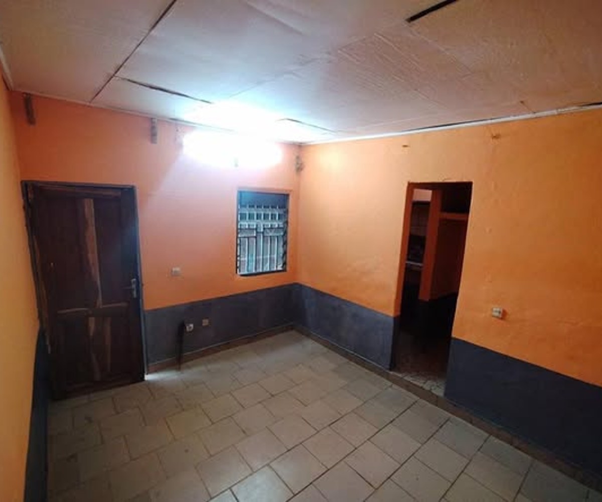 Chambre moderne à louer - École de Police, Yaoundé