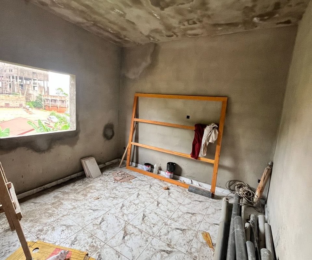 Vaste studio moderne à Biyem-Assi
