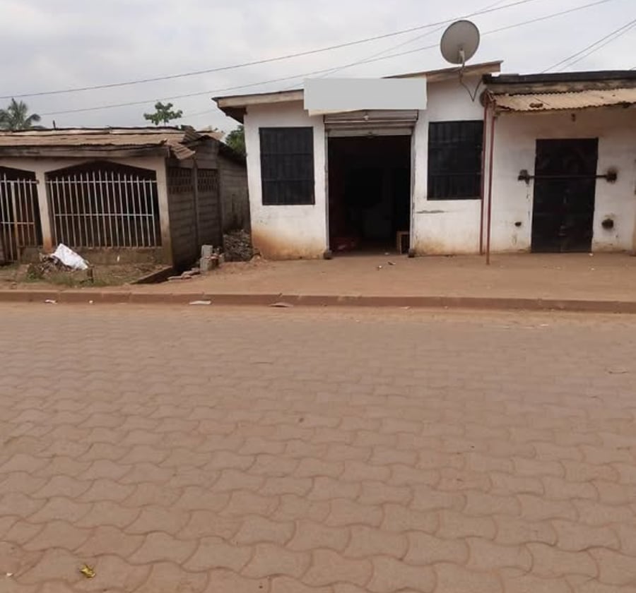 Boutique à louer - Essos, Yaoundé