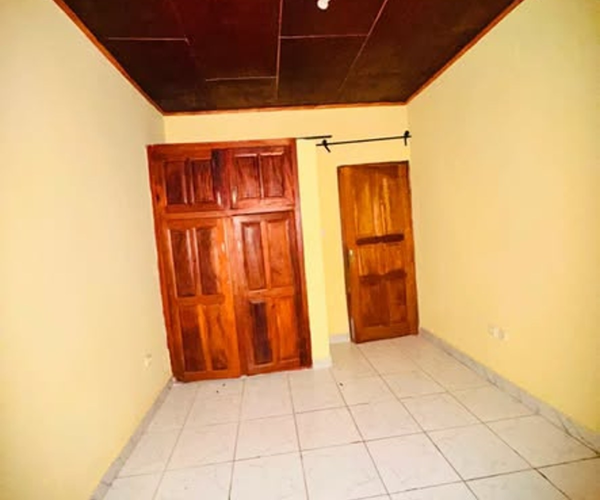 Vaste appartement moderne à louer à Nkozoa