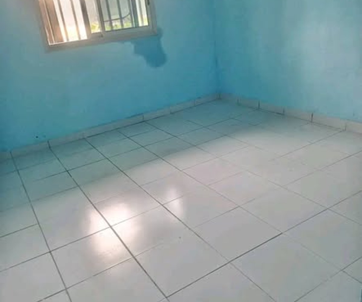 Très vaste studio moderne à louer - Logbaba, Plateau