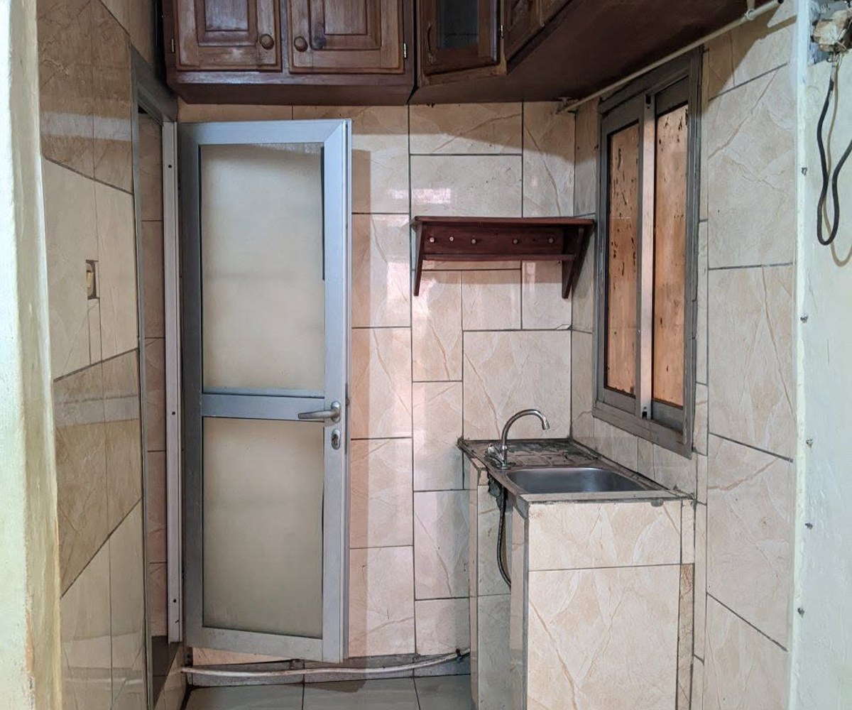 Vaste chambre moderne à louer au Petit Génie Simbock