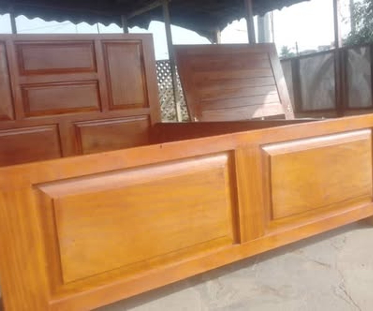 Lit disponible à Ndogpassi, Douala