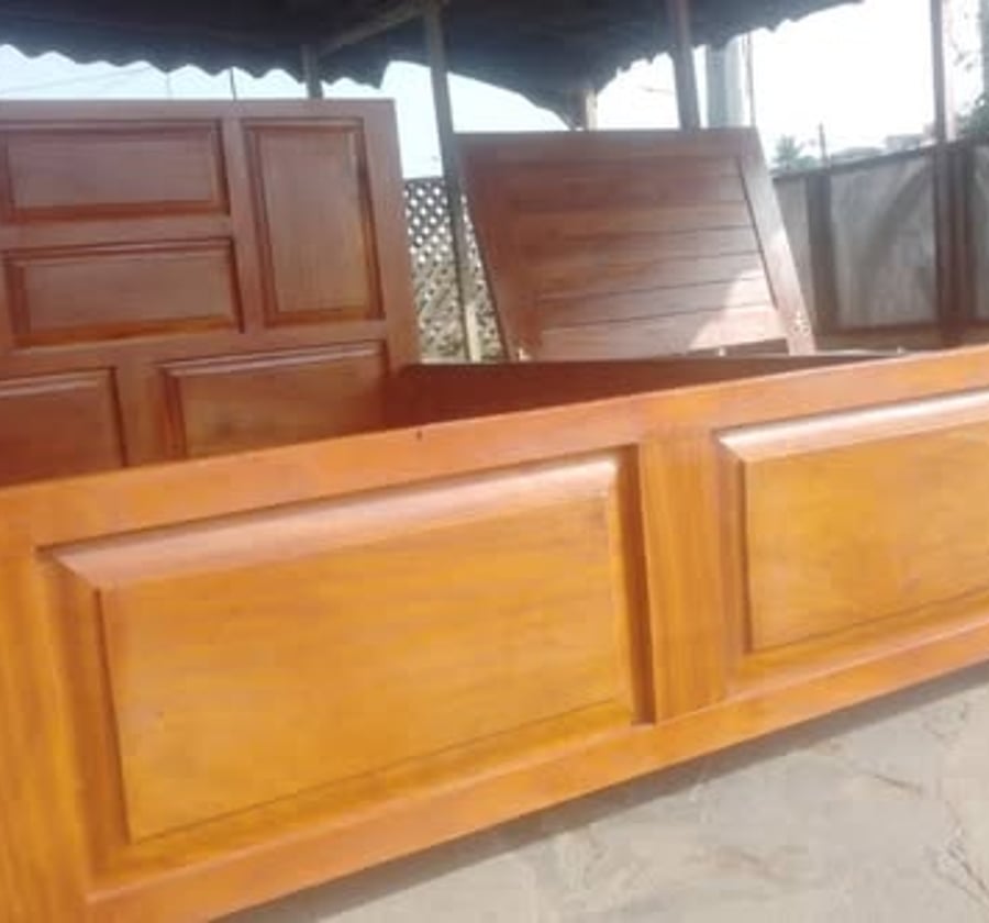 Lit disponible à Ndogpassi, Douala