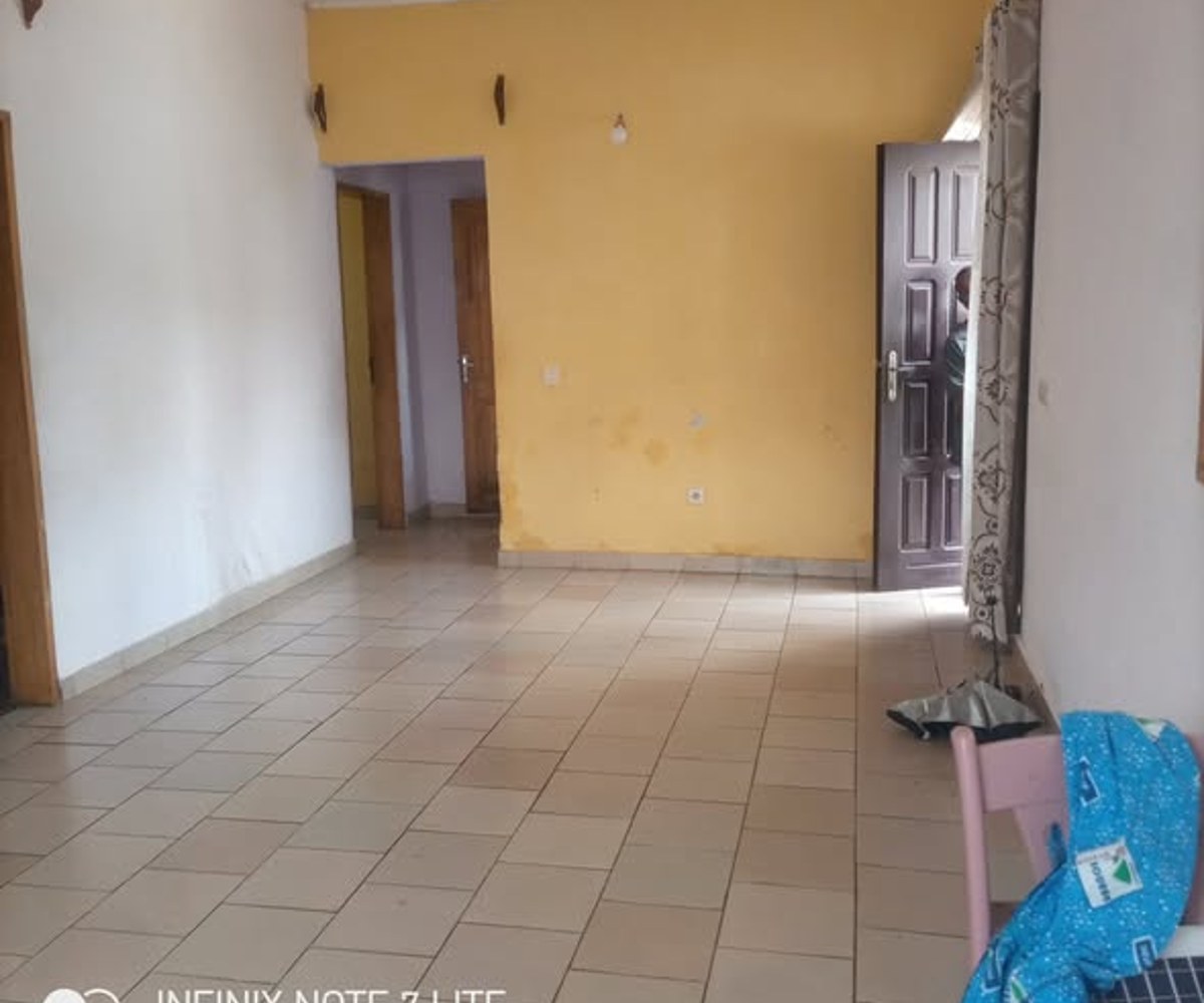 Appartement moderne à louer à Odza