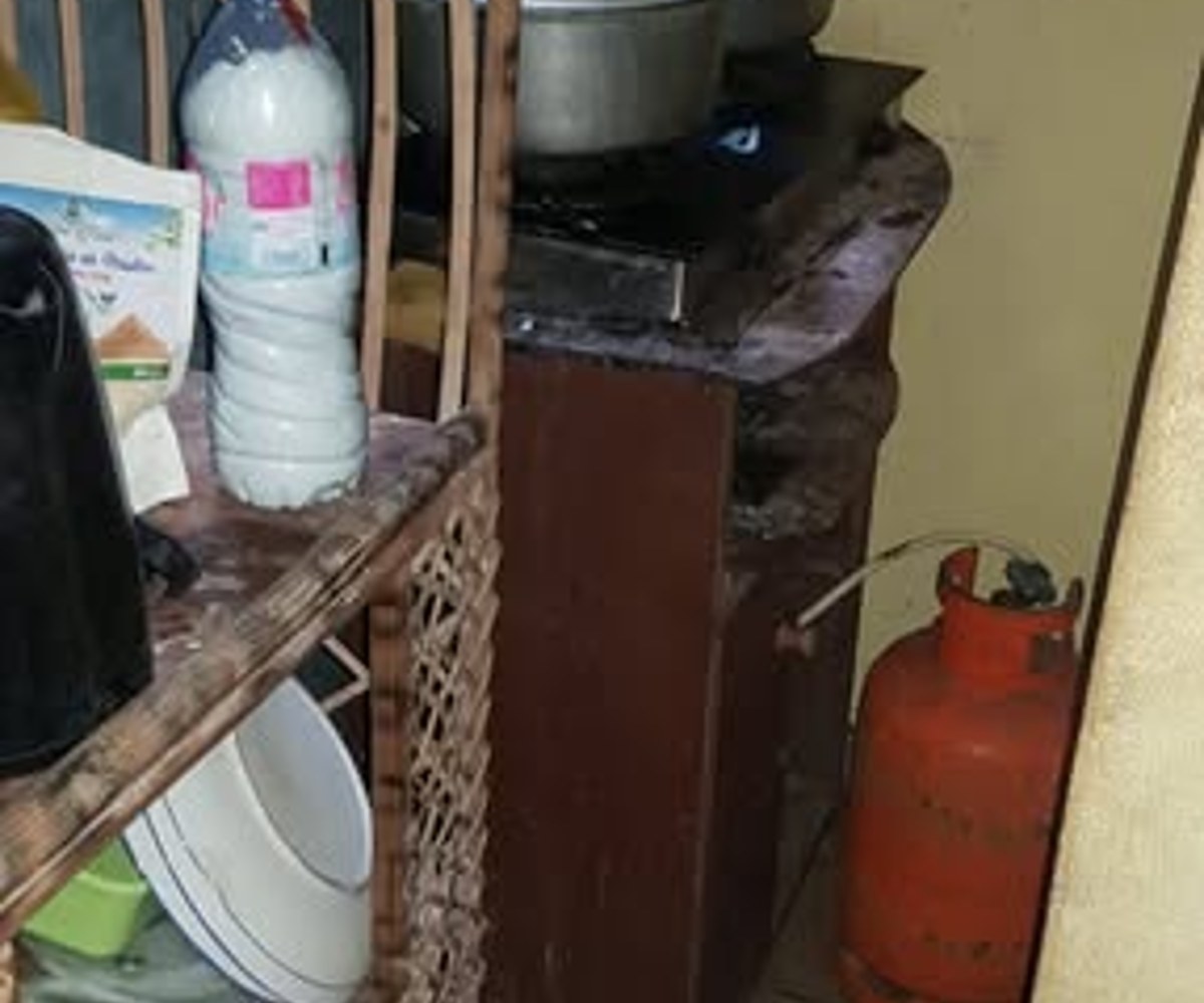 Grande chambre avec douche et cuisine - Maképé Bel Air