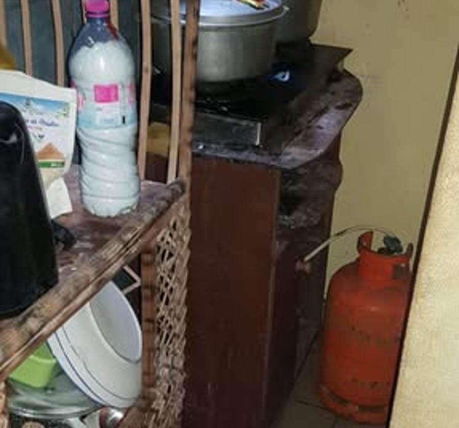Grande chambre avec douche et cuisine - Maképé Bel Air