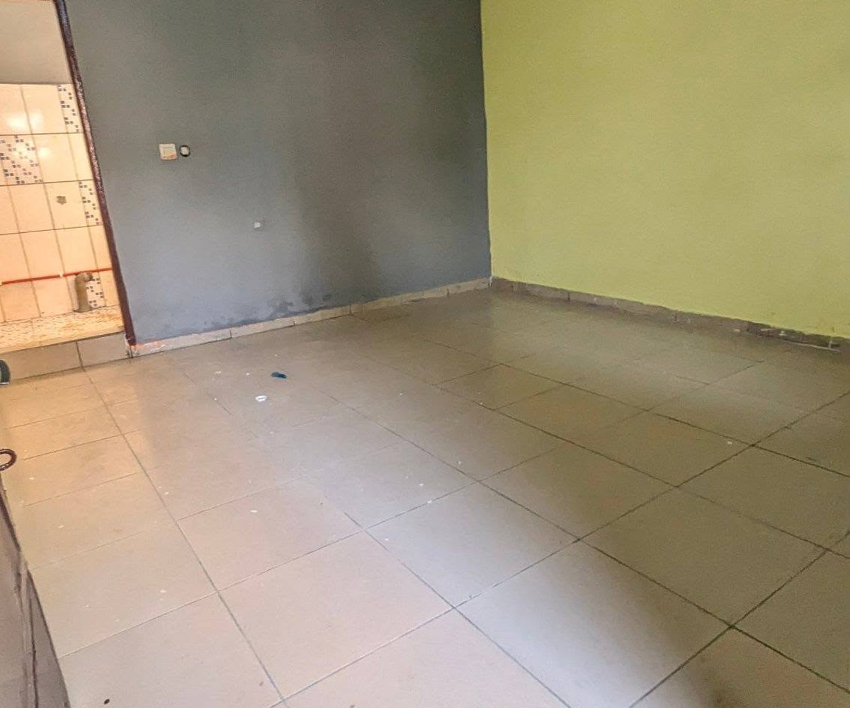 Vaste chambre moderne à louer à Ndogbong