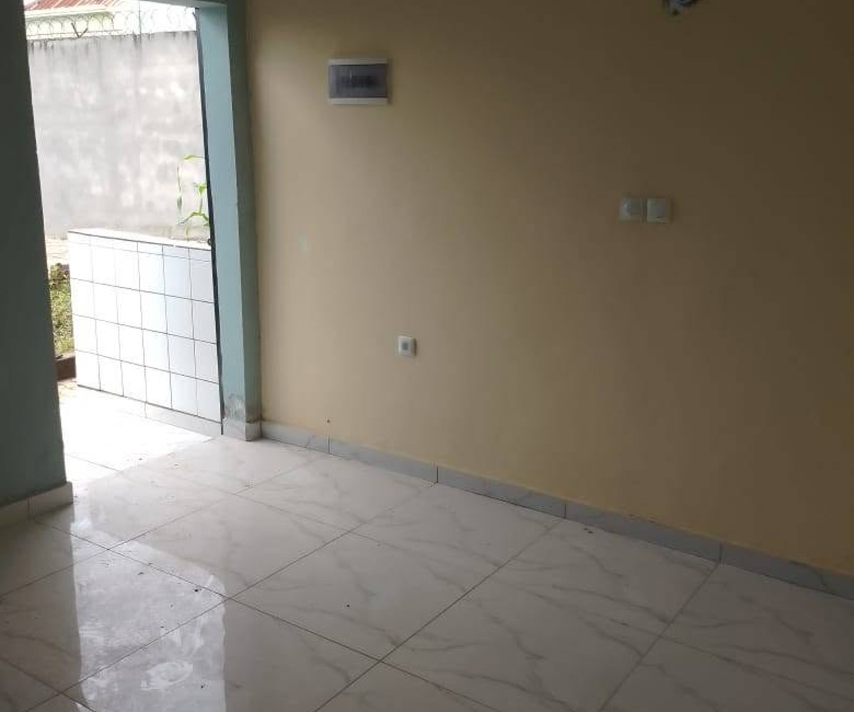 Chambre moderne à Odza Mesamedongo