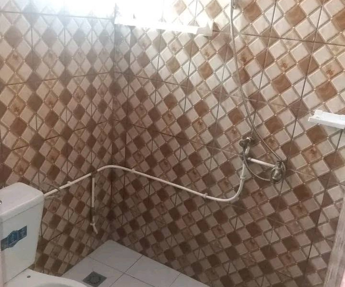 Grande chambre moderne à l'étage - Beedi saker