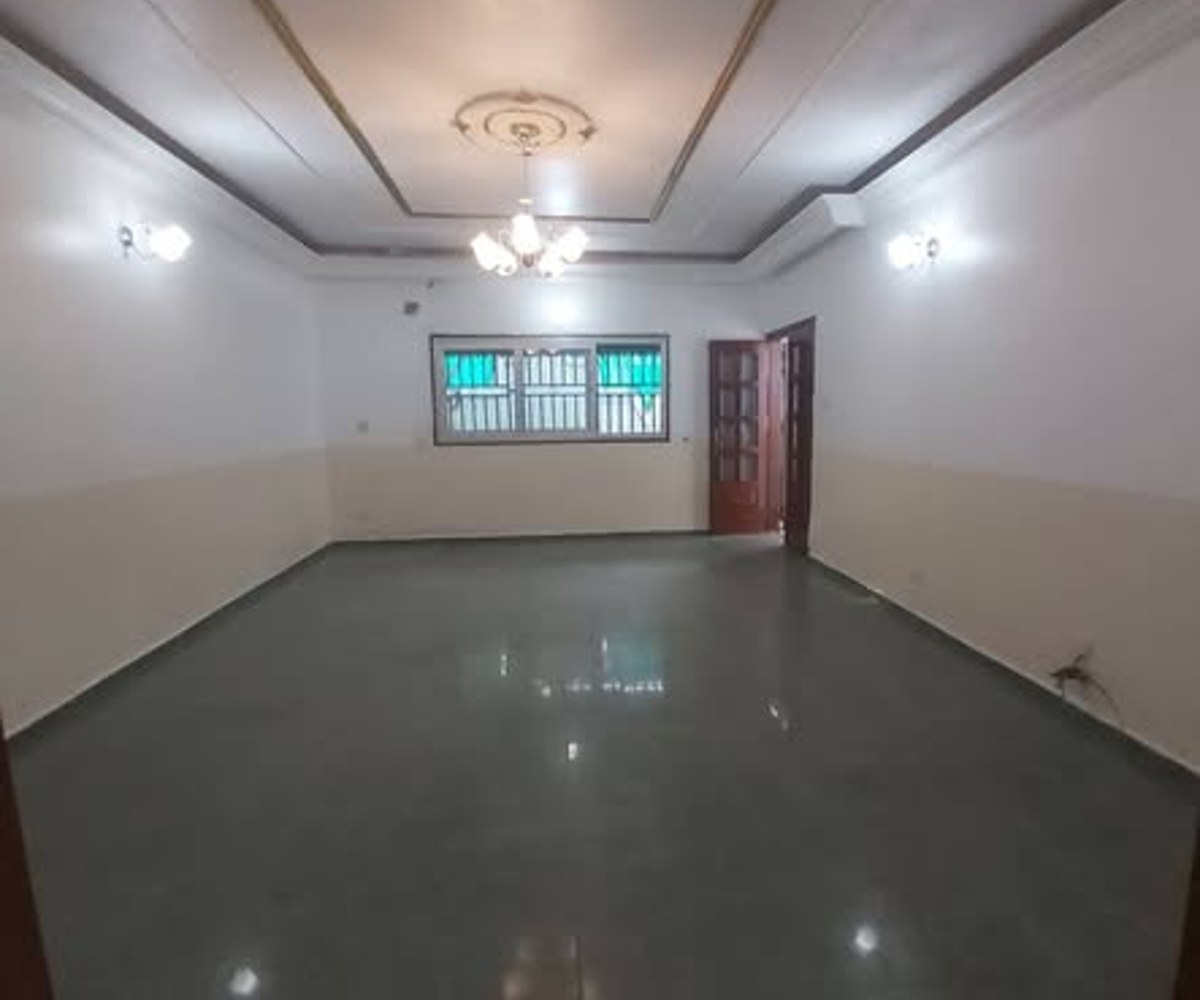 Villa à louer à Biyem-Assi - 6 chambres, 4 douches