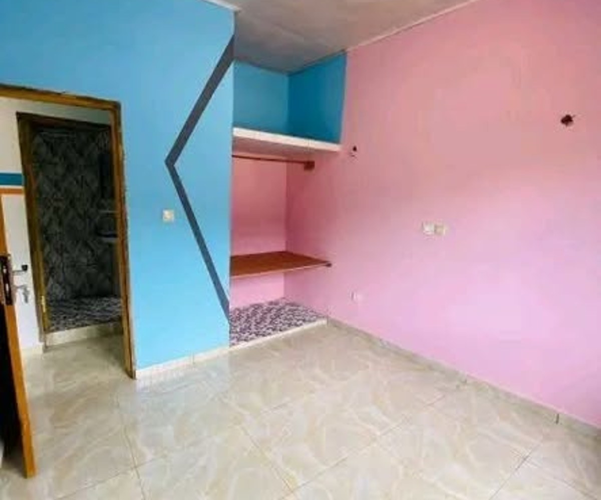 Studio moderne 4 pièces à louer - Rond point Nlongkak
