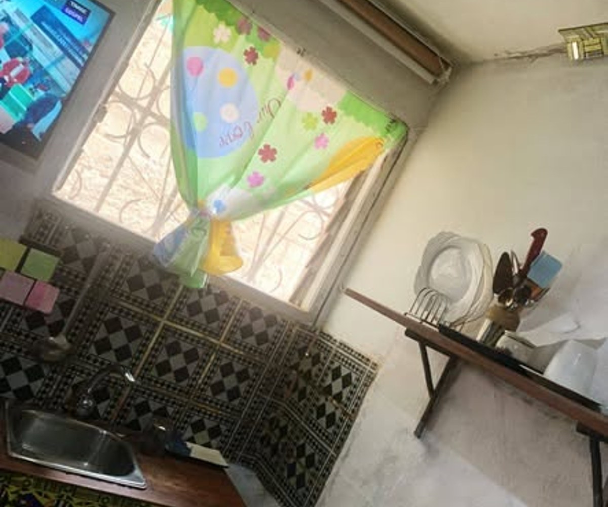 Chambre moderne à louer à Titi Garage