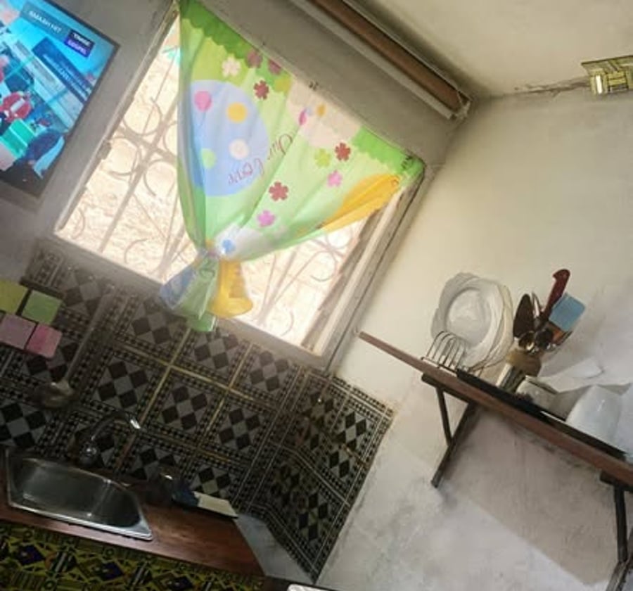 Chambre moderne à louer à Titi Garage