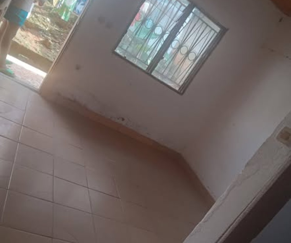 Chambre moderne à louer à Etoug-Ebe