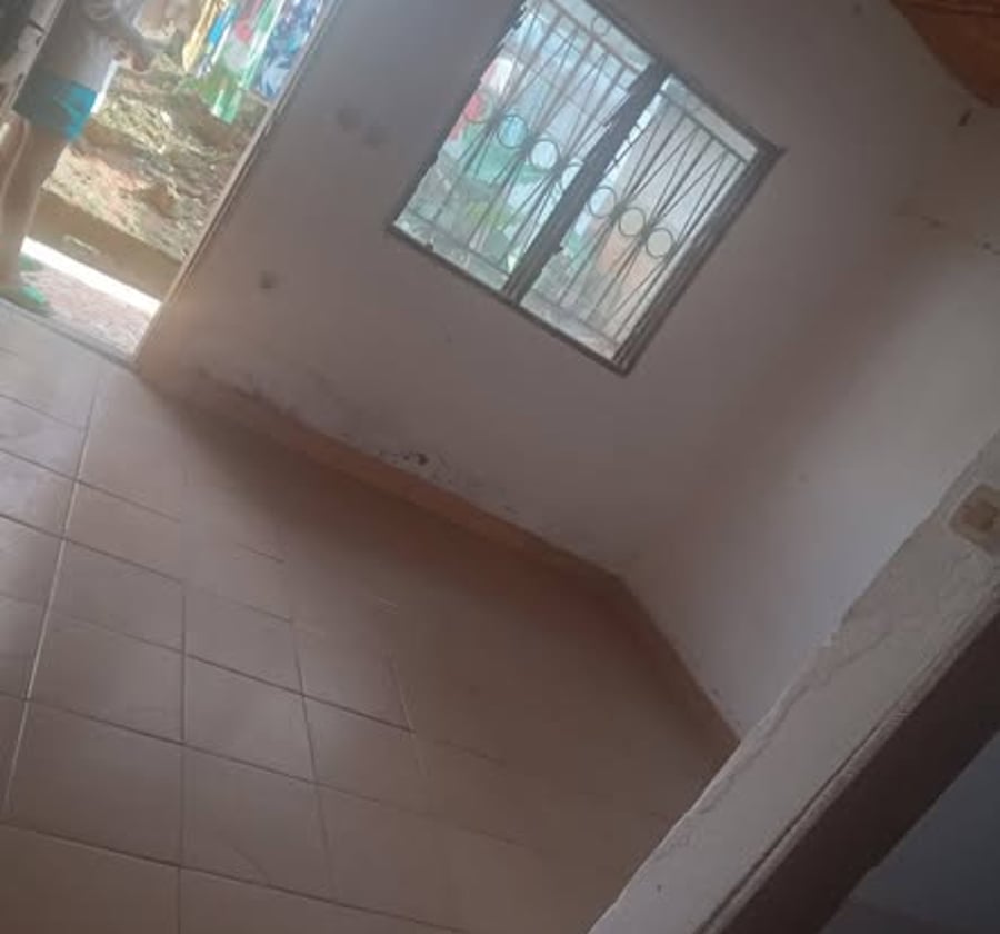 Chambre moderne à louer à Etoug-Ebe