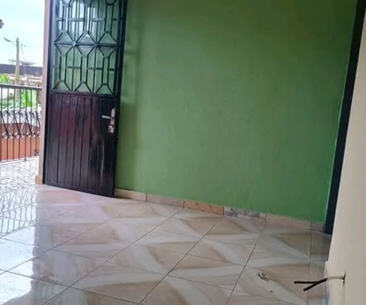 Studio moderne à PK12 entrée Baobab