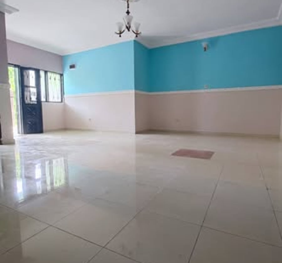 Vaste appartement moderne 3 chambres à louer à Logbaba
