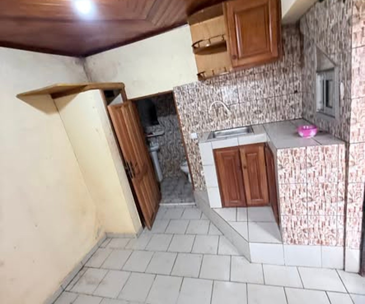 Chambre moderne à louer à Nkolfoulou, Yaoundé