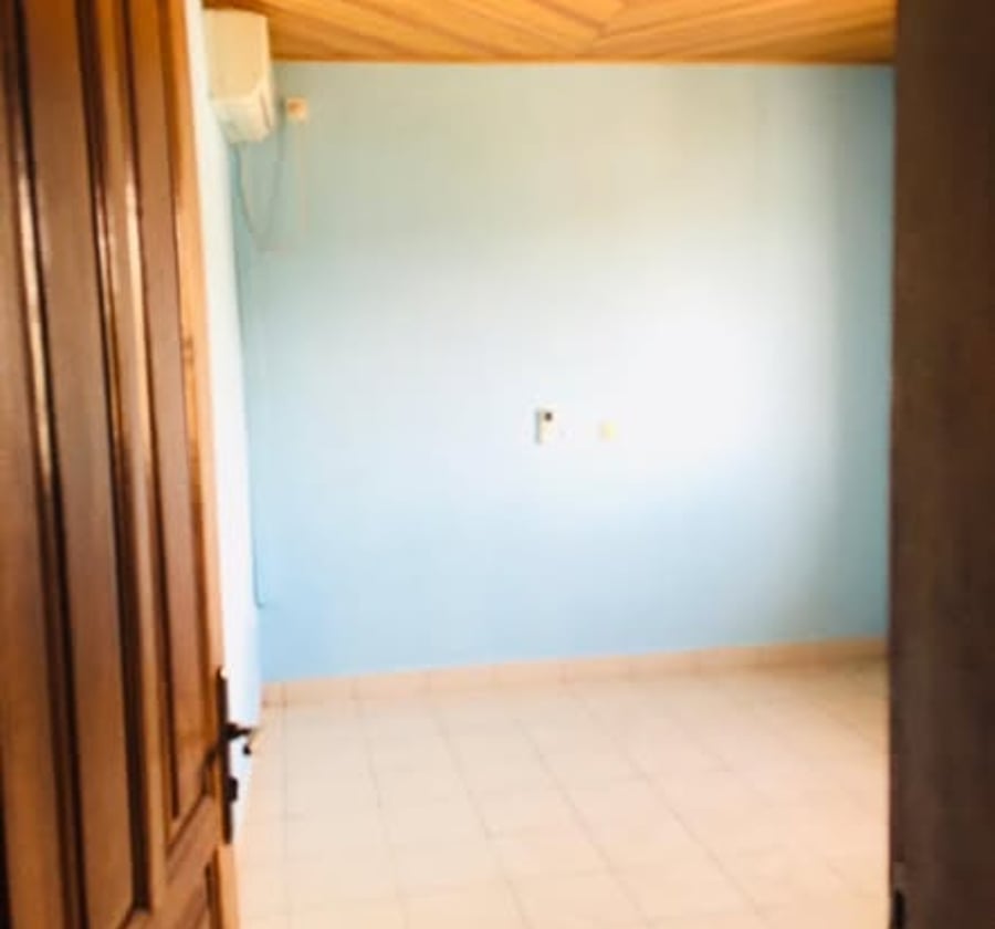 Vaste et magnifique appartement moderne à louer à PK8