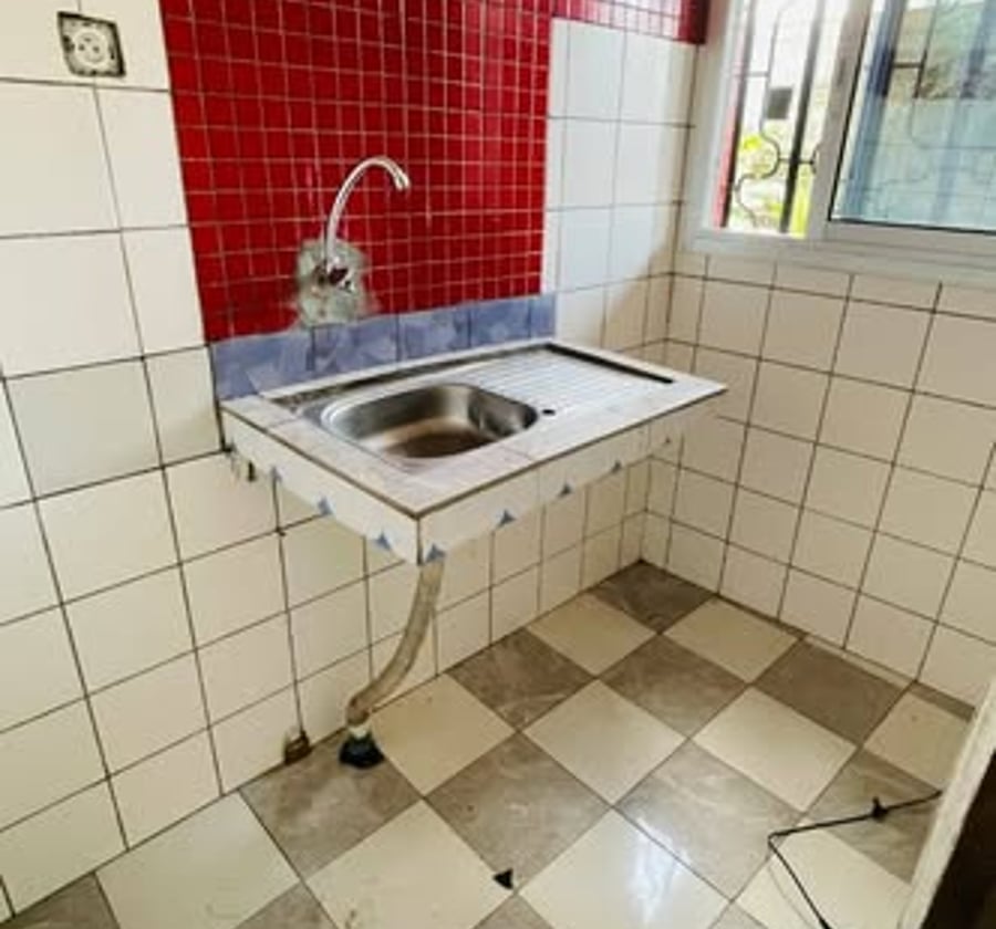 Grande chambre à louer - Kotto Banguè