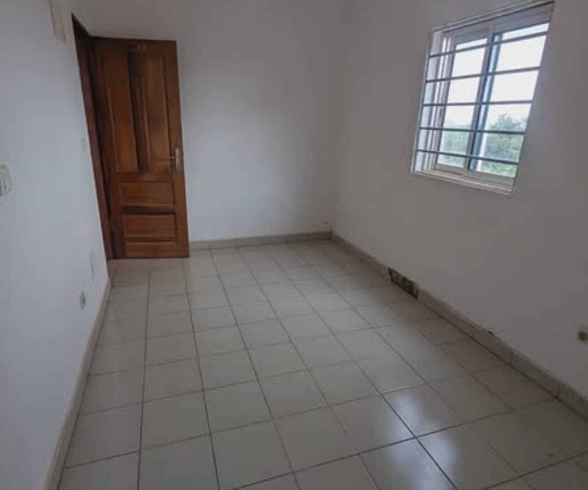 Chambre 2 pièces - Tsinga Village - 20 000 FCFA/mois