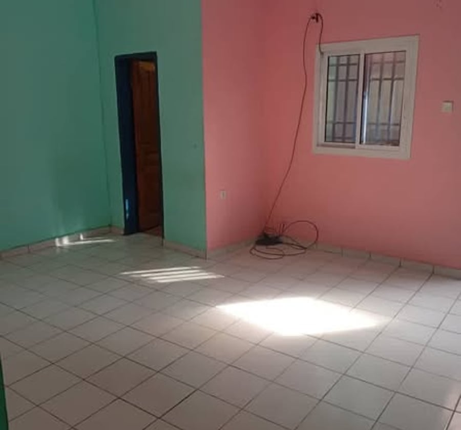 Studio moderne au PK12 Douala