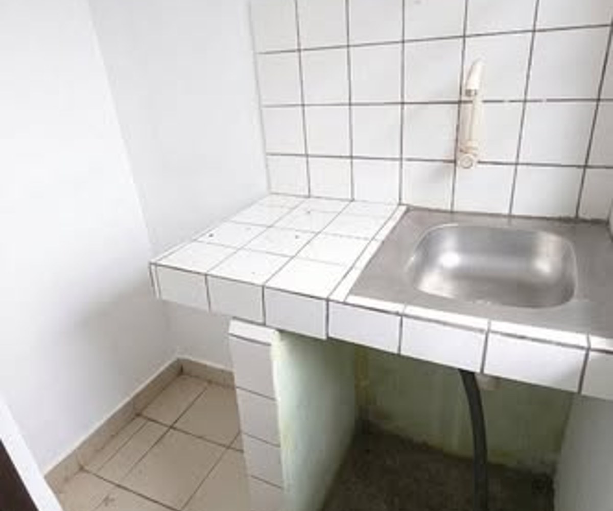 Chambre moderne avec cuisine et balcon à Ndogbong Bel Air