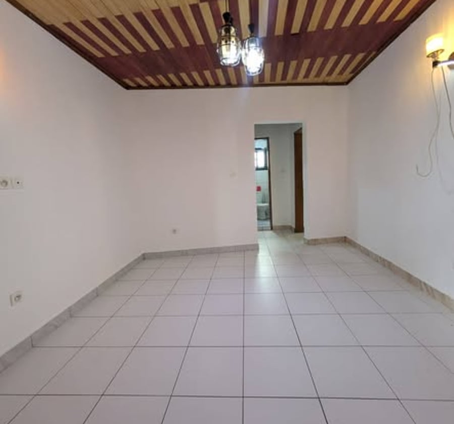 Studio haut standing Logbessou – 75 000 FCFA/mois