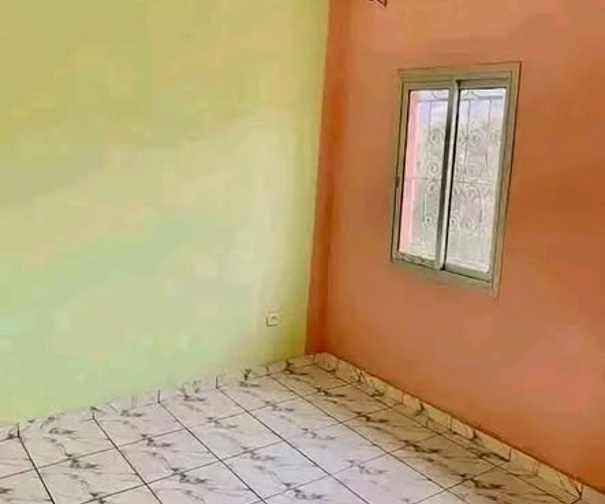 Chambre moderne à louer à Biyem-Assi