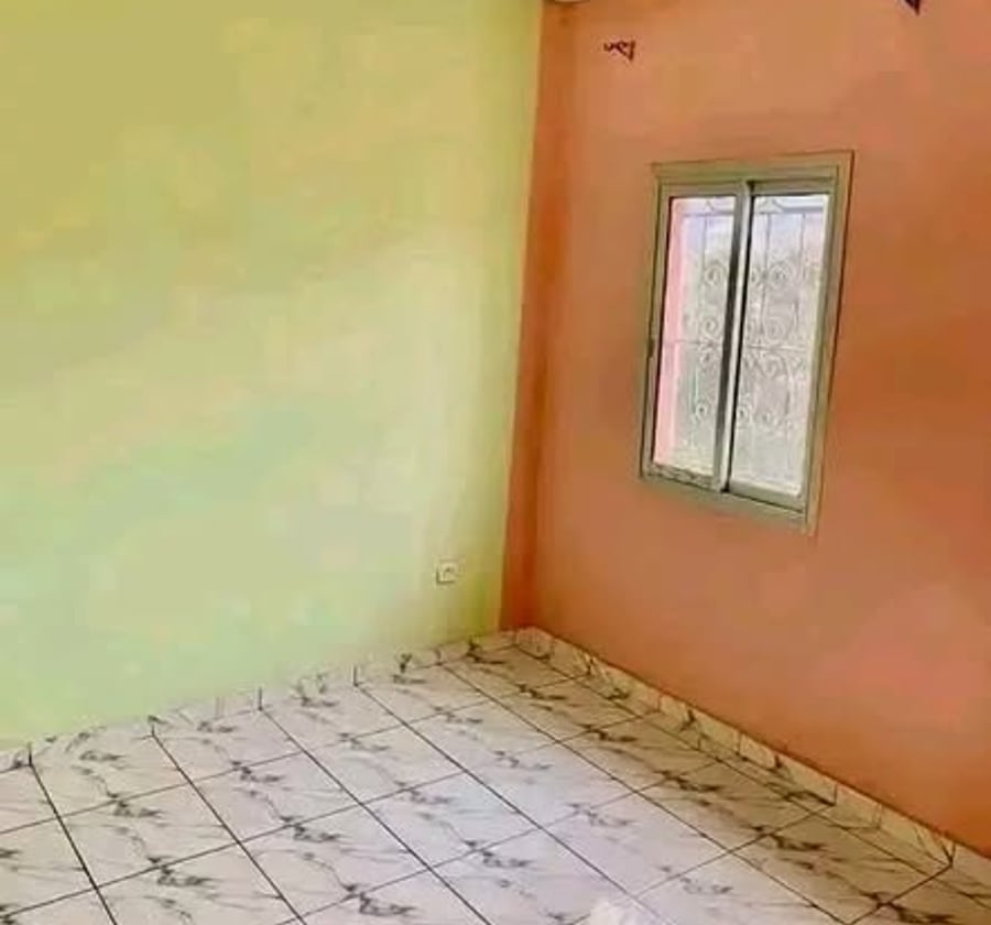 Chambre moderne à louer à Biyem-Assi