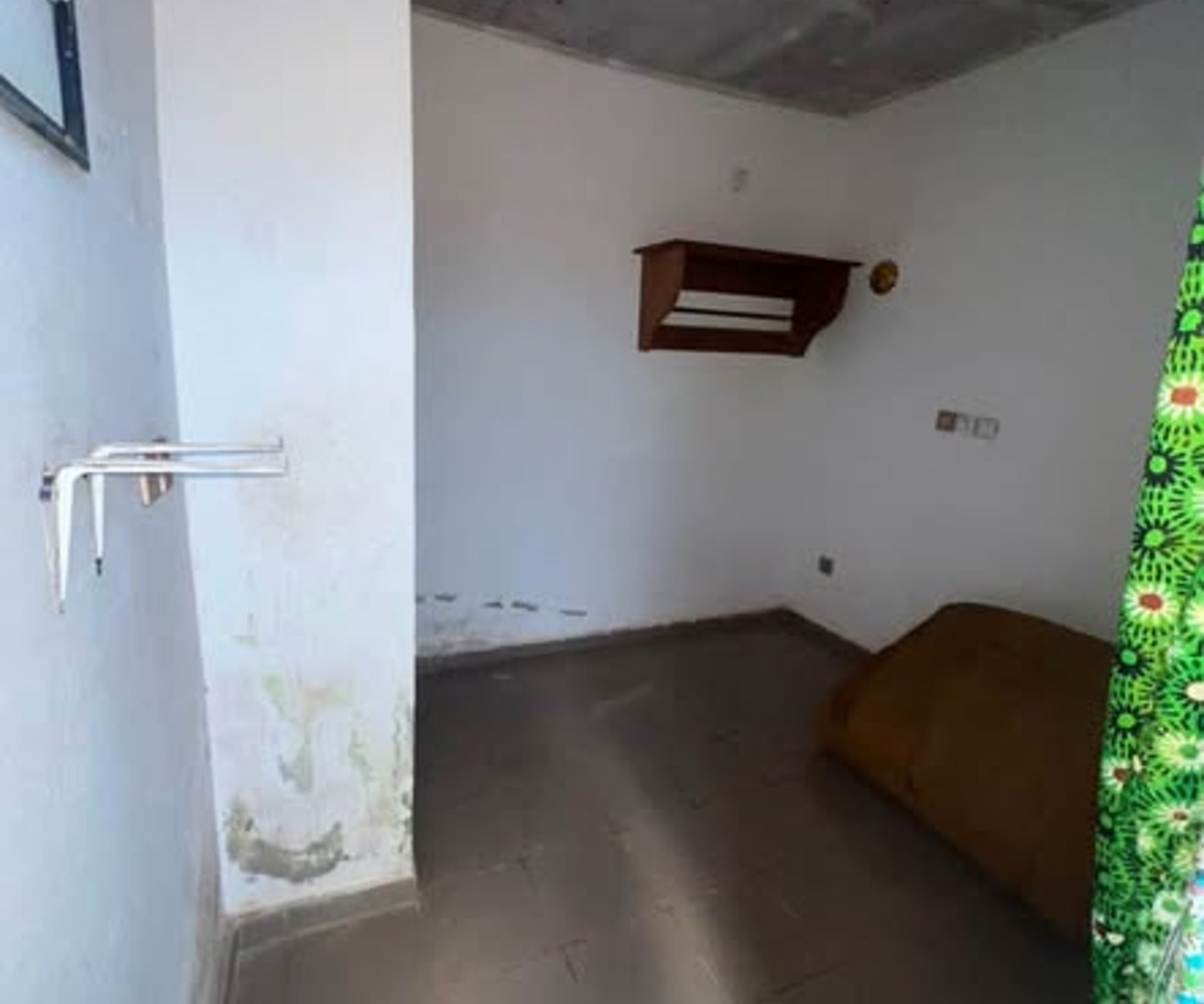 Mini chambre douche à Mendong