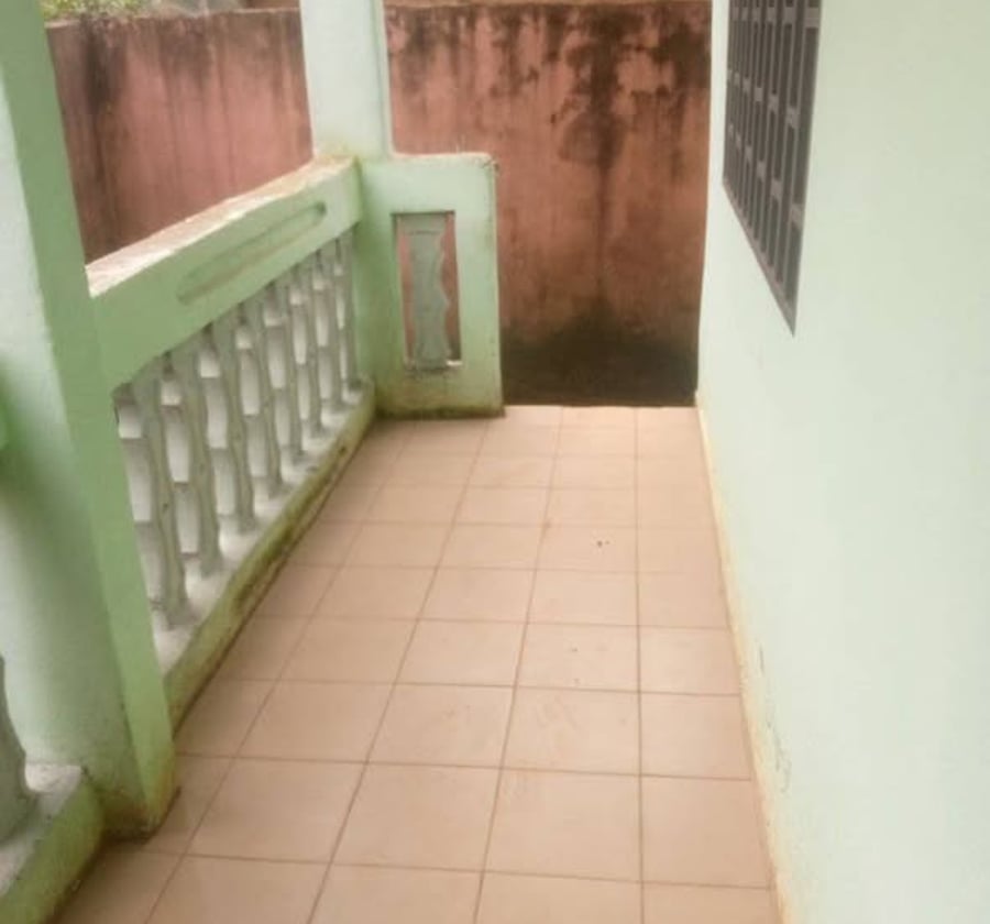 Vaste appartement 2 chambres à Etoug-Ebe