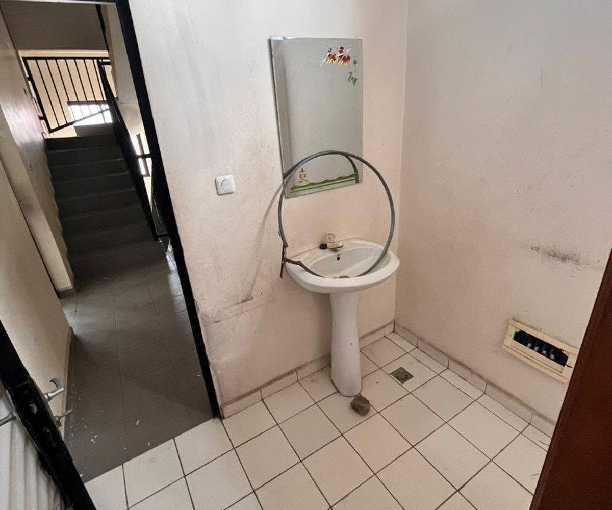 Locaux commerciaux à louer – Ange Raphaël, Douala