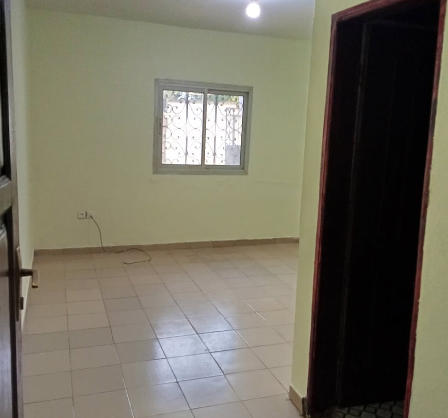 Appartement à louer Damas Petit Génie - 3 chambres, 130 000 XAF/mois